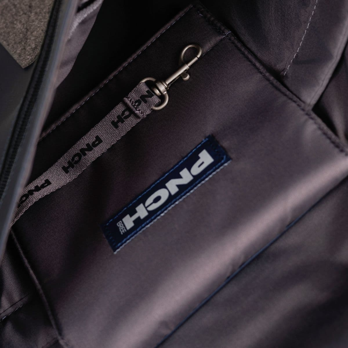 Messenger Bag, PNCH49 — Black