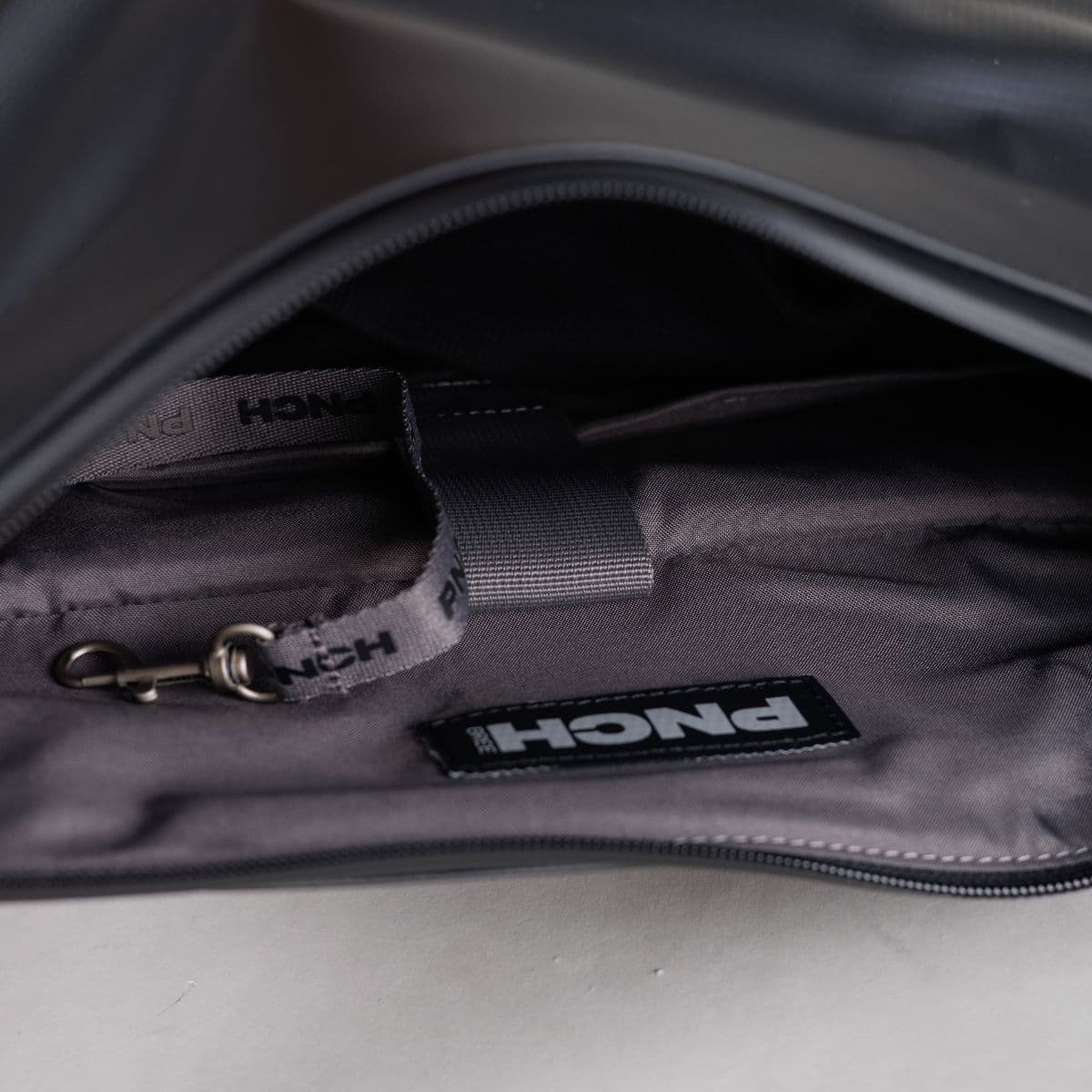 PNCH712 — Black